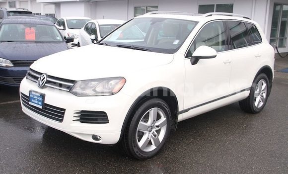 Buy Used Volkswagen Touareg White Car in Butiama in Mara