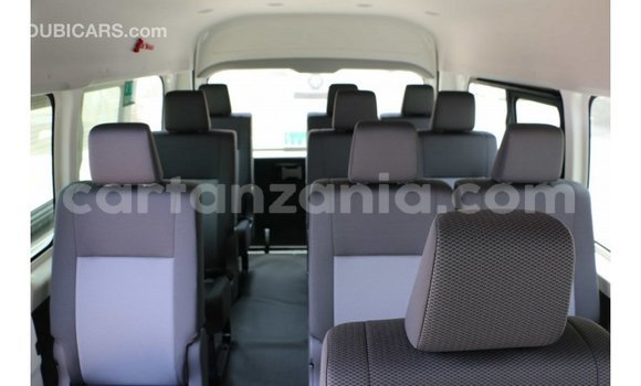 Nunua Imported Toyota Hiace Nyeupe Gari ndani ya Import - Dubai nchini Arusha Nunua Imported Toyota Hiace Nyeupe Gari ndani ya Import - Dubai nchini Arusha