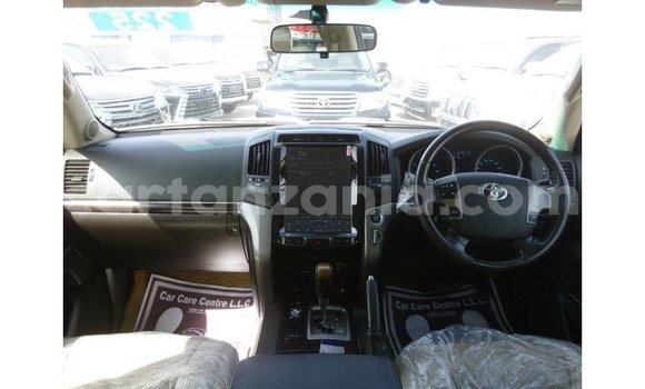 Buy Import Toyota Land Cruiser White Car in Import - Dubai in Arusha Buy Import Toyota Land Cruiser White Car in Import - Dubai in Arusha