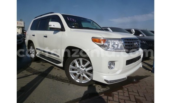 Nunua Imported Toyota Land Cruiser Nyeupe Gari ndani ya Import - Dubai nchini Arusha Nunua Imported Toyota Land Cruiser Nyeupe Gari ndani ya Import - Dubai nchini Arusha