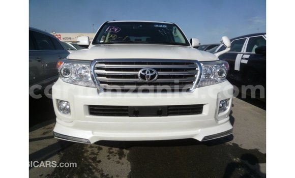 Nunua Imported Toyota Land Cruiser Nyeupe Gari ndani ya Import - Dubai nchini Arusha Nunua Imported Toyota Land Cruiser Nyeupe Gari ndani ya Import - Dubai nchini Arusha