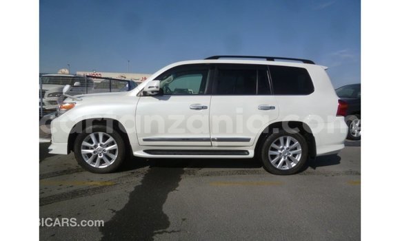 Nunua Imported Toyota Land Cruiser Nyeupe Gari ndani ya Import - Dubai nchini Arusha Nunua Imported Toyota Land Cruiser Nyeupe Gari ndani ya Import - Dubai nchini Arusha