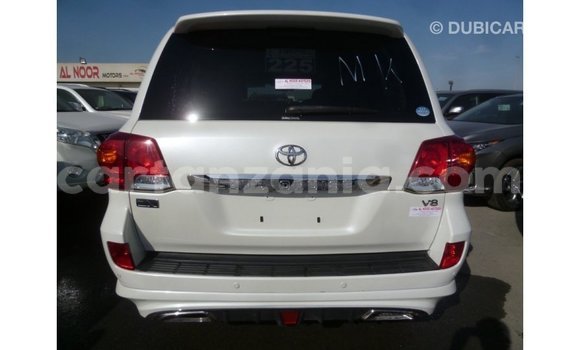Nunua Imported Toyota Land Cruiser Nyeupe Gari ndani ya Import - Dubai nchini Arusha Nunua Imported Toyota Land Cruiser Nyeupe Gari ndani ya Import - Dubai nchini Arusha