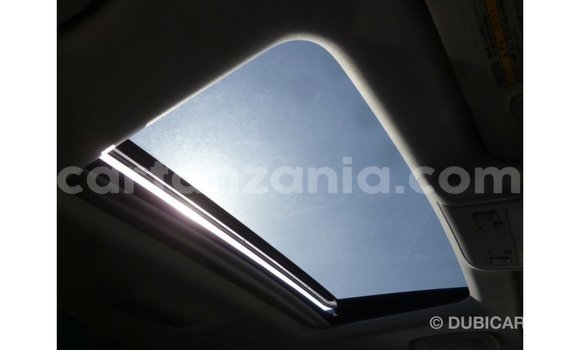 Nunua Imported Toyota Land Cruiser Nyeupe Gari ndani ya Import - Dubai nchini Arusha Nunua Imported Toyota Land Cruiser Nyeupe Gari ndani ya Import - Dubai nchini Arusha