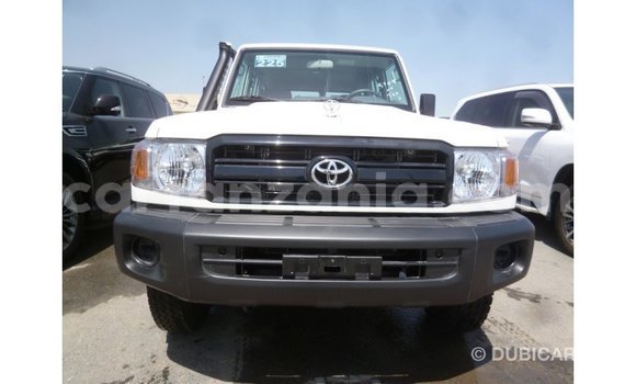 Nunua Imported Toyota Land Cruiser Nyeupe Gari ndani ya Import - Dubai nchini Arusha Nunua Imported Toyota Land Cruiser Nyeupe Gari ndani ya Import - Dubai nchini Arusha