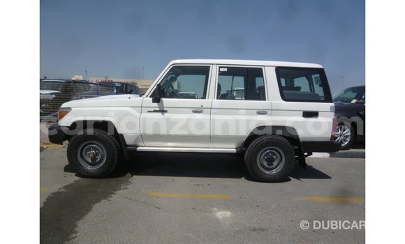 Nunua Imported Toyota Land Cruiser Nyeupe Gari ndani ya Import - Dubai nchini Arusha Nunua Imported Toyota Land Cruiser Nyeupe Gari ndani ya Import - Dubai nchini Arusha