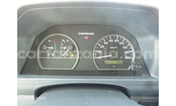 Nunua Imported Toyota Land Cruiser Nyeupe Gari ndani ya Import - Dubai nchini Arusha Nunua Imported Toyota Land Cruiser Nyeupe Gari ndani ya Import - Dubai nchini Arusha