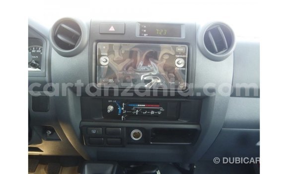 Nunua Imported Toyota Land Cruiser Nyeupe Gari ndani ya Import - Dubai nchini Arusha Nunua Imported Toyota Land Cruiser Nyeupe Gari ndani ya Import - Dubai nchini Arusha