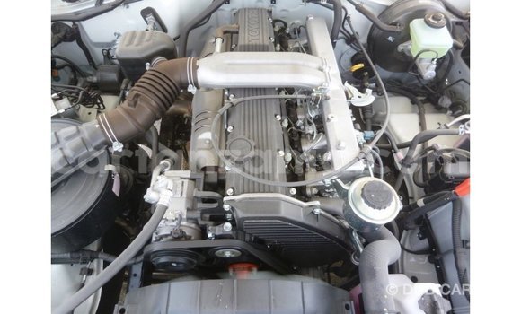 Nunua Imported Toyota Land Cruiser Nyeupe Gari ndani ya Import - Dubai nchini Arusha Nunua Imported Toyota Land Cruiser Nyeupe Gari ndani ya Import - Dubai nchini Arusha