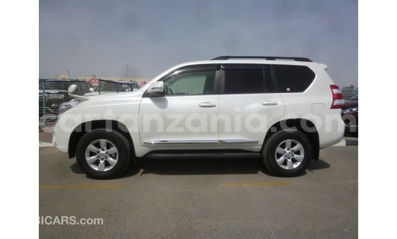 Nunua Imported Toyota Prado Nyeupe Gari ndani ya Import - Dubai nchini Arusha Nunua Imported Toyota Prado Nyeupe Gari ndani ya Import - Dubai nchini Arusha