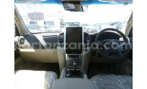 Buy Import Toyota Land Cruiser White Car in Import - Dubai in Arusha Buy Import Toyota Land Cruiser White Car in Import - Dubai in Arusha
