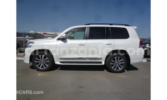 Buy Import Toyota Land Cruiser White Car in Import - Dubai in Arusha Buy Import Toyota Land Cruiser White Car in Import - Dubai in Arusha