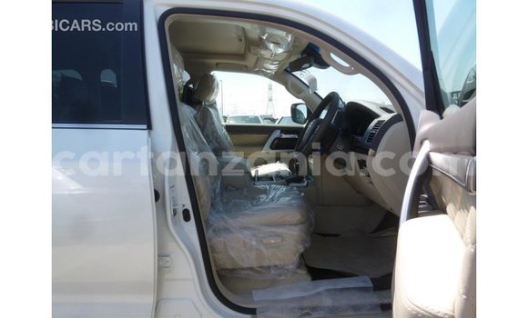 Buy Import Toyota Land Cruiser White Car in Import - Dubai in Arusha Buy Import Toyota Land Cruiser White Car in Import - Dubai in Arusha
