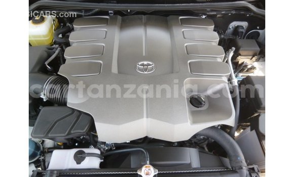 Buy Import Toyota Land Cruiser White Car in Import - Dubai in Arusha Buy Import Toyota Land Cruiser White Car in Import - Dubai in Arusha