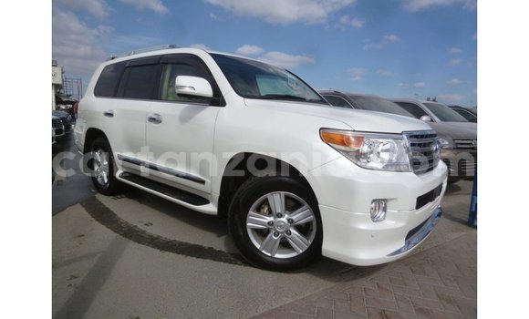 Nunua Imported Toyota Land Cruiser Nyeupe Gari ndani ya Import - Dubai nchini Arusha Nunua Imported Toyota Land Cruiser Nyeupe Gari ndani ya Import - Dubai nchini Arusha