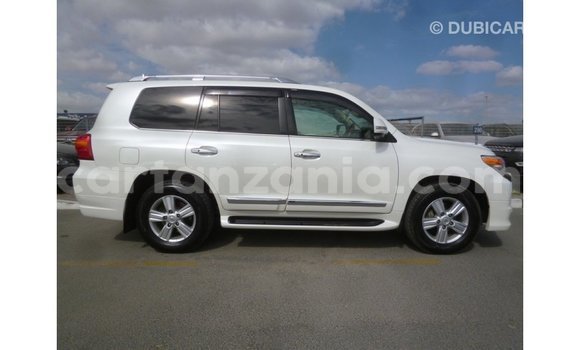 Nunua Imported Toyota Land Cruiser Nyeupe Gari ndani ya Import - Dubai nchini Arusha Nunua Imported Toyota Land Cruiser Nyeupe Gari ndani ya Import - Dubai nchini Arusha