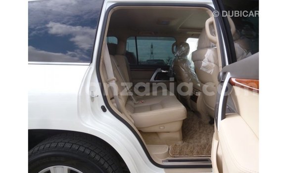 Nunua Imported Toyota Land Cruiser Nyeupe Gari ndani ya Import - Dubai nchini Arusha Nunua Imported Toyota Land Cruiser Nyeupe Gari ndani ya Import - Dubai nchini Arusha