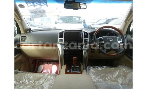 Nunua Imported Toyota Land Cruiser Nyeupe Gari ndani ya Import - Dubai nchini Arusha Nunua Imported Toyota Land Cruiser Nyeupe Gari ndani ya Import - Dubai nchini Arusha