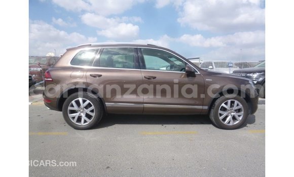 Nunua Imported Volkswagen Touareg Brown Gari ndani ya Import - Dubai nchini Arusha Nunua Imported Volkswagen Touareg Brown Gari ndani ya Import - Dubai nchini Arusha