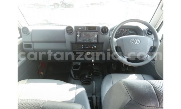Buy Import Toyota Land Cruiser White Car in Import - Dubai in Arusha Buy Import Toyota Land Cruiser White Car in Import - Dubai in Arusha