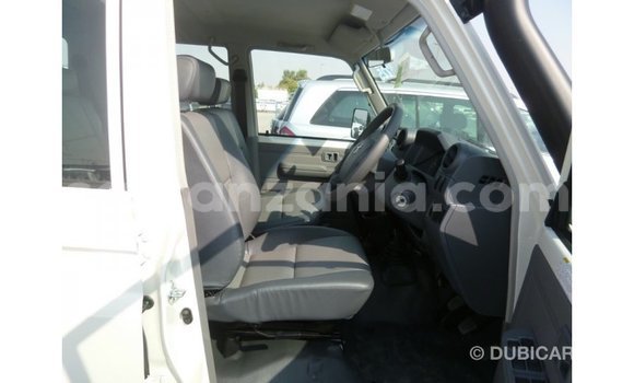 Buy Import Toyota Land Cruiser White Car in Import - Dubai in Arusha Buy Import Toyota Land Cruiser White Car in Import - Dubai in Arusha