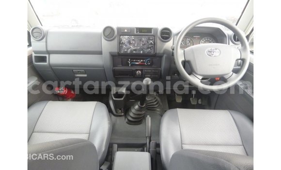 Buy Import Toyota Land Cruiser White Car in Import - Dubai in Arusha Buy Import Toyota Land Cruiser White Car in Import - Dubai in Arusha