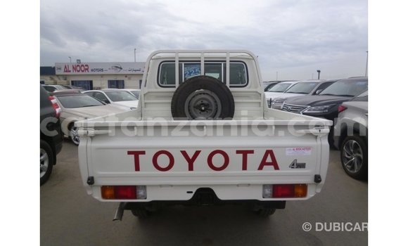 Buy Import Toyota Land Cruiser White Car in Import - Dubai in Arusha Buy Import Toyota Land Cruiser White Car in Import - Dubai in Arusha