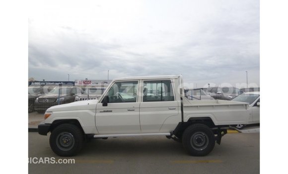 Buy Import Toyota Land Cruiser White Car in Import - Dubai in Arusha Buy Import Toyota Land Cruiser White Car in Import - Dubai in Arusha