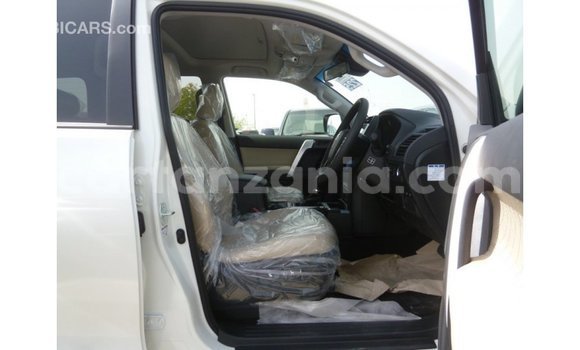 Nunua Imported Toyota Prado Nyeupe Gari ndani ya Import - Dubai nchini Arusha Nunua Imported Toyota Prado Nyeupe Gari ndani ya Import - Dubai nchini Arusha