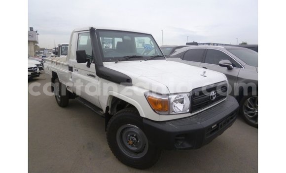 Nunua Imported Toyota Land Cruiser Nyeupe Gari ndani ya Import - Dubai nchini Arusha Nunua Imported Toyota Land Cruiser Nyeupe Gari ndani ya Import - Dubai nchini Arusha