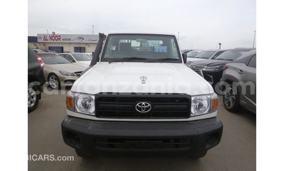 Nunua Imported Toyota Land Cruiser Nyeupe Gari ndani ya Import - Dubai nchini Arusha Nunua Imported Toyota Land Cruiser Nyeupe Gari ndani ya Import - Dubai nchini Arusha