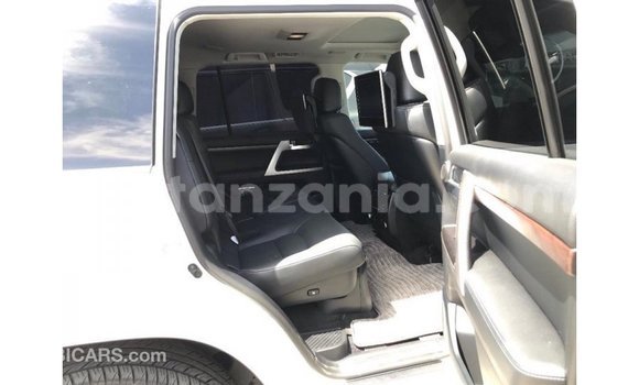 Buy Import Toyota Land Cruiser White Car in Import - Dubai in Arusha Buy Import Toyota Land Cruiser White Car in Import - Dubai in Arusha