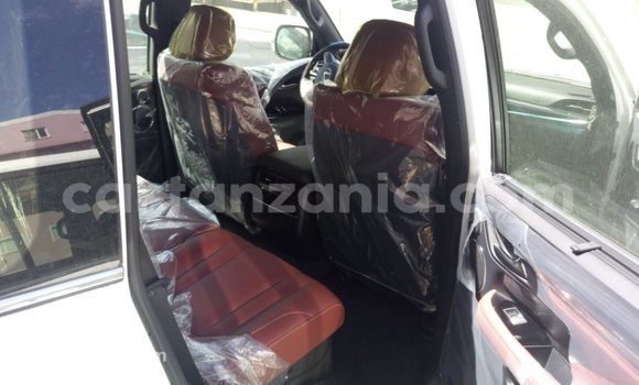 Nunua Imported Lexus LX Nyeupe Gari ndani ya Import - Dubai nchini Arusha Nunua Imported Lexus LX Nyeupe Gari ndani ya Import - Dubai nchini Arusha