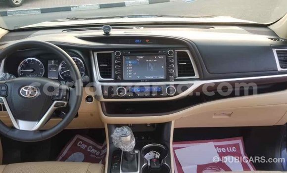 Nunua Imported Toyota Highlander Bluu Gari ndani ya Import - Dubai nchini Arusha Nunua Imported Toyota Highlander Bluu Gari ndani ya Import - Dubai nchini Arusha