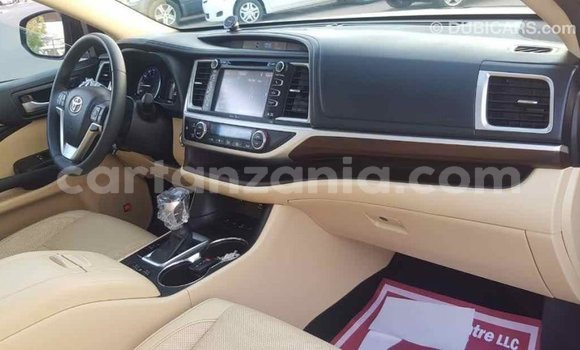 Nunua Imported Toyota Highlander Bluu Gari ndani ya Import - Dubai nchini Arusha Nunua Imported Toyota Highlander Bluu Gari ndani ya Import - Dubai nchini Arusha