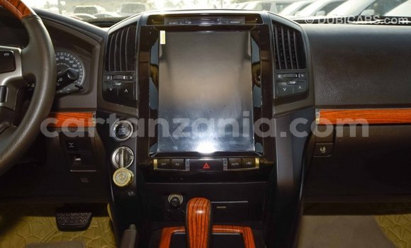 Buy Import Toyota Land Cruiser White Car in Import - Dubai in Arusha Buy Import Toyota Land Cruiser White Car in Import - Dubai in Arusha