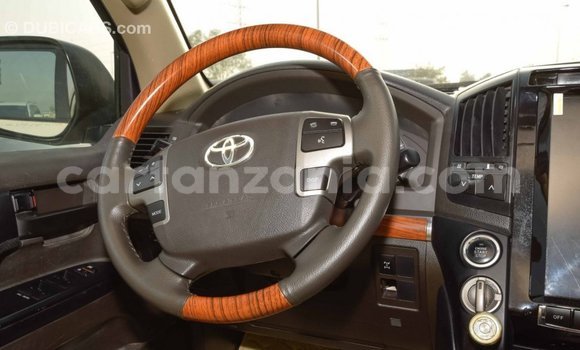 Buy Import Toyota Land Cruiser White Car in Import - Dubai in Arusha Buy Import Toyota Land Cruiser White Car in Import - Dubai in Arusha