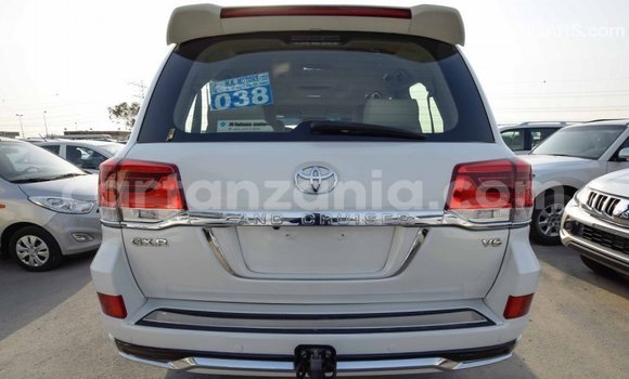 Buy Import Toyota Land Cruiser White Car in Import - Dubai in Arusha Buy Import Toyota Land Cruiser White Car in Import - Dubai in Arusha