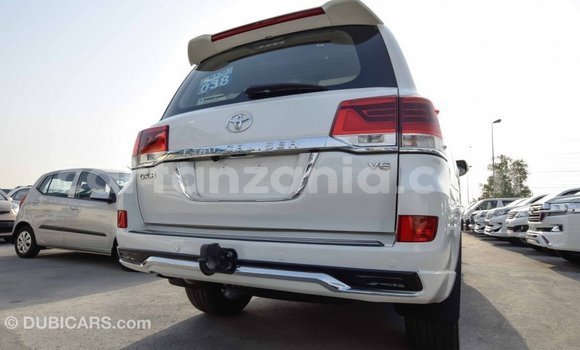 Buy Import Toyota Land Cruiser White Car in Import - Dubai in Arusha Buy Import Toyota Land Cruiser White Car in Import - Dubai in Arusha