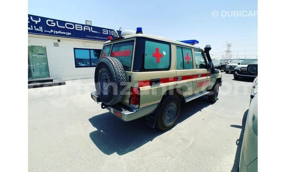 Nunua Imported Toyota Land Cruiser Nyeupe Gari ndani ya Import - Dubai nchini Arusha Nunua Imported Toyota Land Cruiser Nyeupe Gari ndani ya Import - Dubai nchini Arusha