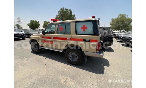 Nunua Imported Toyota Land Cruiser Nyeupe Gari ndani ya Import - Dubai nchini Arusha Nunua Imported Toyota Land Cruiser Nyeupe Gari ndani ya Import - Dubai nchini Arusha
