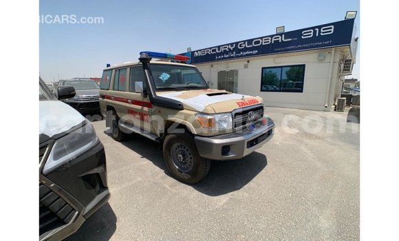 Nunua Imported Toyota Land Cruiser Nyeupe Gari ndani ya Import - Dubai nchini Arusha Nunua Imported Toyota Land Cruiser Nyeupe Gari ndani ya Import - Dubai nchini Arusha