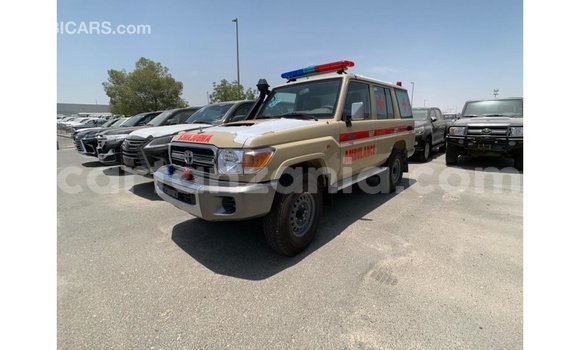 Nunua Imported Toyota Land Cruiser Nyeupe Gari ndani ya Import - Dubai nchini Arusha Nunua Imported Toyota Land Cruiser Nyeupe Gari ndani ya Import - Dubai nchini Arusha