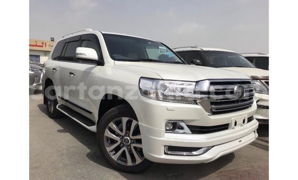 Nunua Imported Toyota Land Cruiser Nyeupe Gari ndani ya Import - Dubai nchini Arusha Nunua Imported Toyota Land Cruiser Nyeupe Gari ndani ya Import - Dubai nchini Arusha