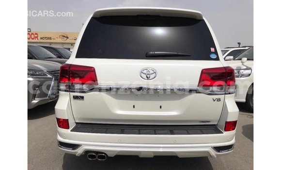 Nunua Imported Toyota Land Cruiser Nyeupe Gari ndani ya Import - Dubai nchini Arusha Nunua Imported Toyota Land Cruiser Nyeupe Gari ndani ya Import - Dubai nchini Arusha