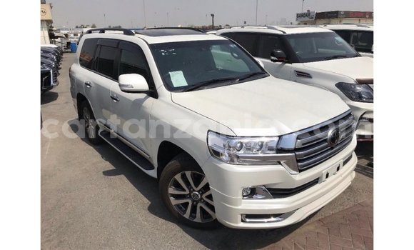 Nunua Imported Toyota Land Cruiser Nyeupe Gari ndani ya Import - Dubai nchini Arusha Nunua Imported Toyota Land Cruiser Nyeupe Gari ndani ya Import - Dubai nchini Arusha