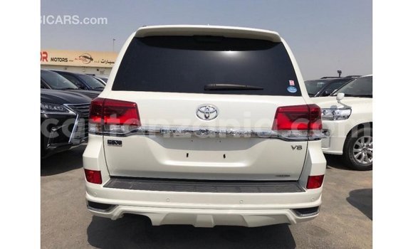 Nunua Imported Toyota Land Cruiser Nyeupe Gari ndani ya Import - Dubai nchini Arusha Nunua Imported Toyota Land Cruiser Nyeupe Gari ndani ya Import - Dubai nchini Arusha