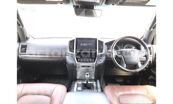 Nunua Imported Toyota Land Cruiser Nyeupe Gari ndani ya Import - Dubai nchini Arusha Nunua Imported Toyota Land Cruiser Nyeupe Gari ndani ya Import - Dubai nchini Arusha