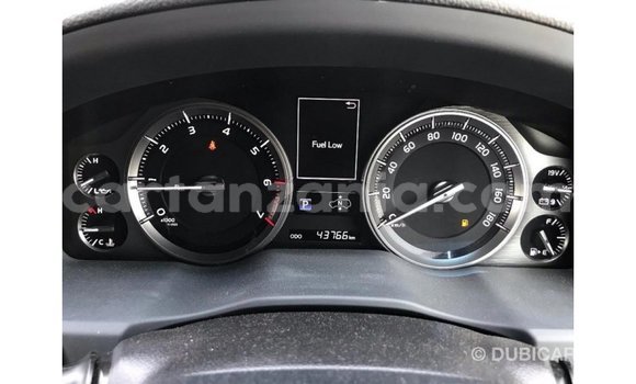 Nunua Imported Toyota Land Cruiser Nyeupe Gari ndani ya Import - Dubai nchini Arusha Nunua Imported Toyota Land Cruiser Nyeupe Gari ndani ya Import - Dubai nchini Arusha