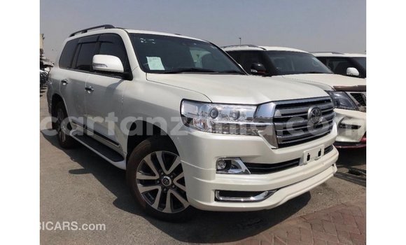 Nunua Imported Toyota Land Cruiser Nyeupe Gari ndani ya Import - Dubai nchini Arusha Nunua Imported Toyota Land Cruiser Nyeupe Gari ndani ya Import - Dubai nchini Arusha